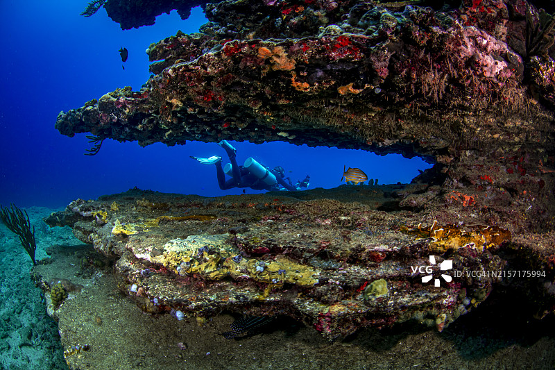 侧挂式潜水图片素材