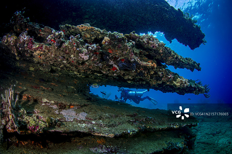 侧挂式潜水图片素材