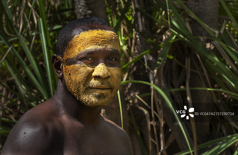 澳大利亚原住民艺术家与部落彩绘图片素材