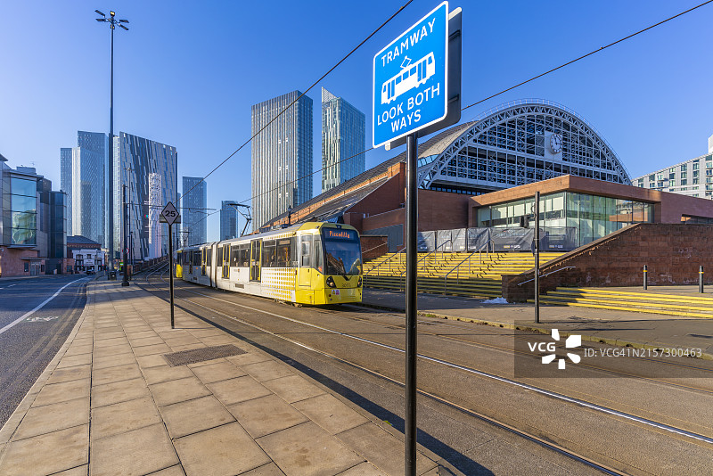 英国兰开夏曼彻斯特市中心公寓、有轨电车及中央会展中心风光图片素材