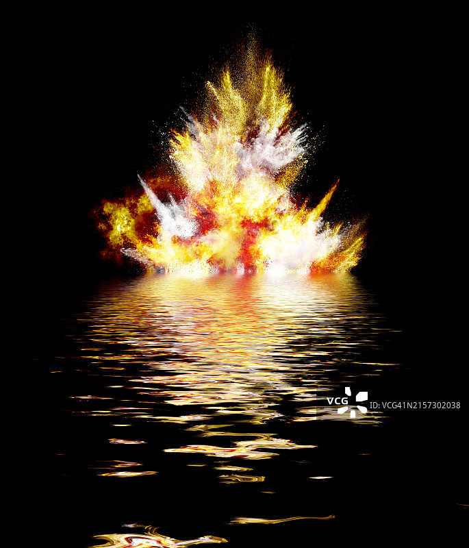 多次爆炸的火焰在水面上的倒影图片素材