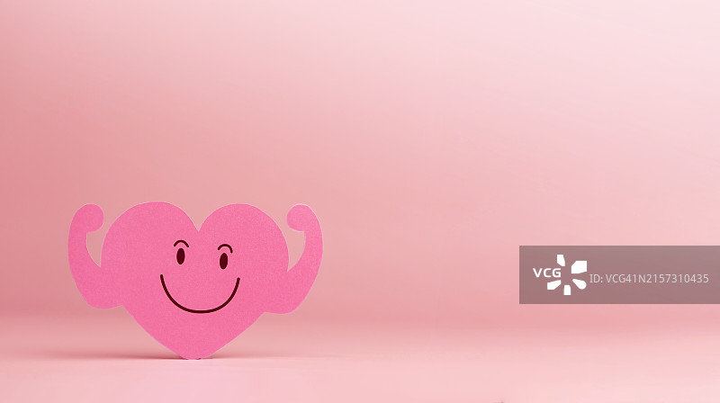 泰国，粉红背景上拟人化的脸特写图片素材