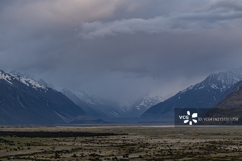 新西兰坎特伯雷的雪山风光图片素材