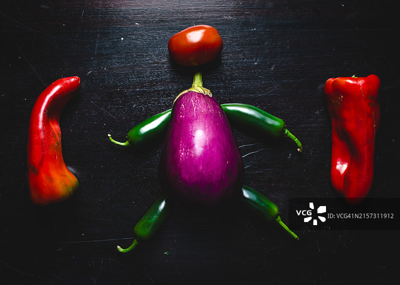 餐桌上蔬菜的高角度视图图片素材