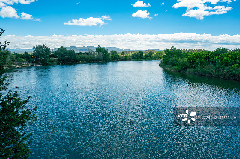 湖对天空的美景图片素材