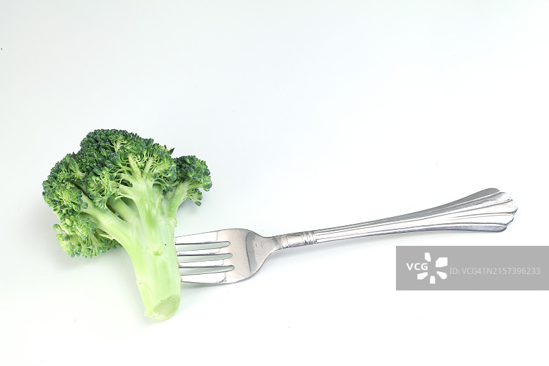 西兰花叉与白色背景图片素材