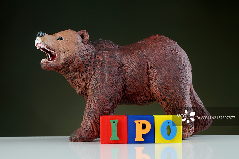 首次公开募股-熊雕像，特写图片素材