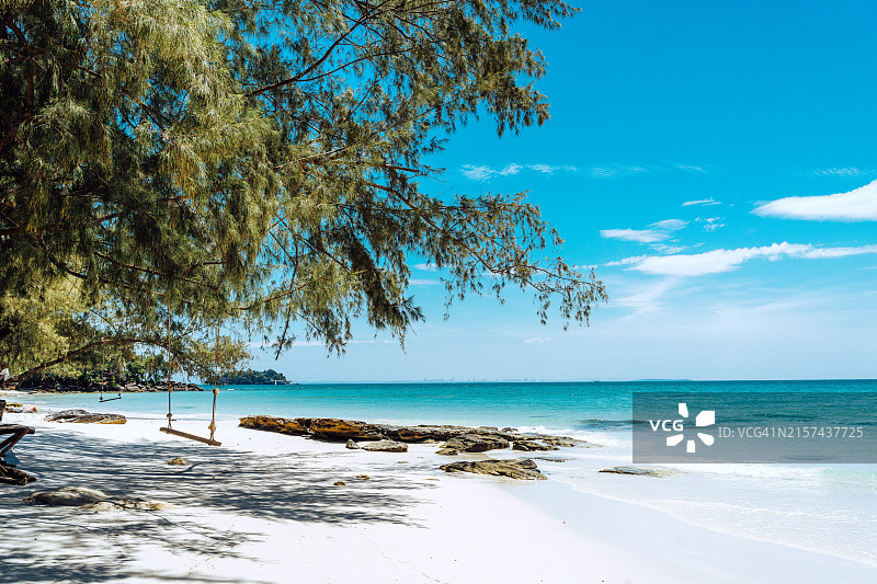 柬埔寨西哈努克市：瓜隆岛风景如画的海滩图片素材