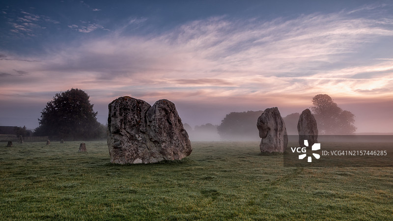 埃夫伯里石henge阵二期图片素材