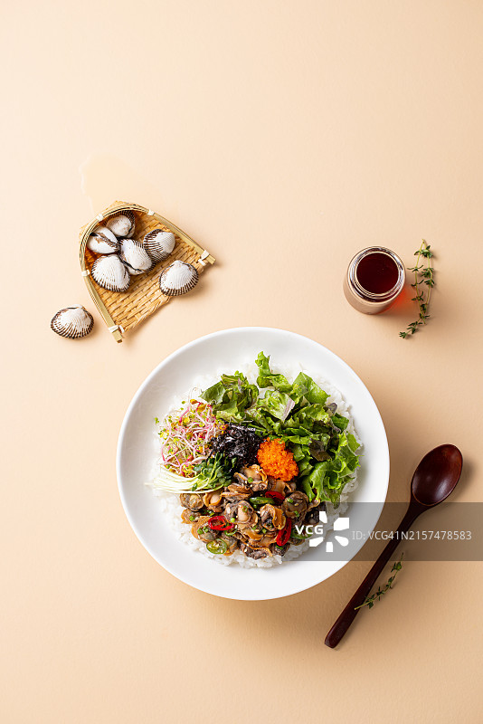 飞鱼籽酱油海螺拌饭图片素材