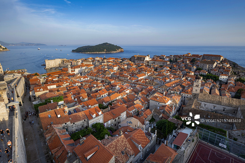 从克罗地亚城墙看到的杜布罗夫尼克老城鸟瞰图图片素材