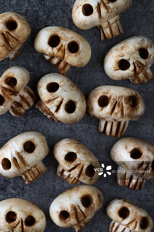万圣节骷髅蘑菇食品雕刻特写图片素材