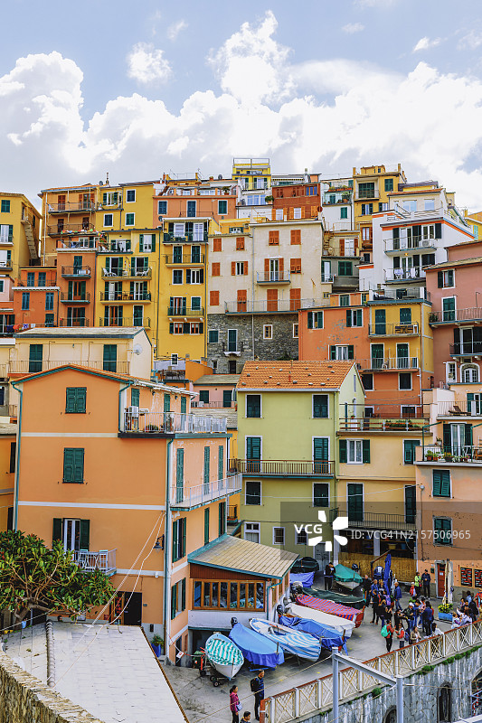 意大利五渔村马纳罗拉的彩色悬崖房屋图片素材