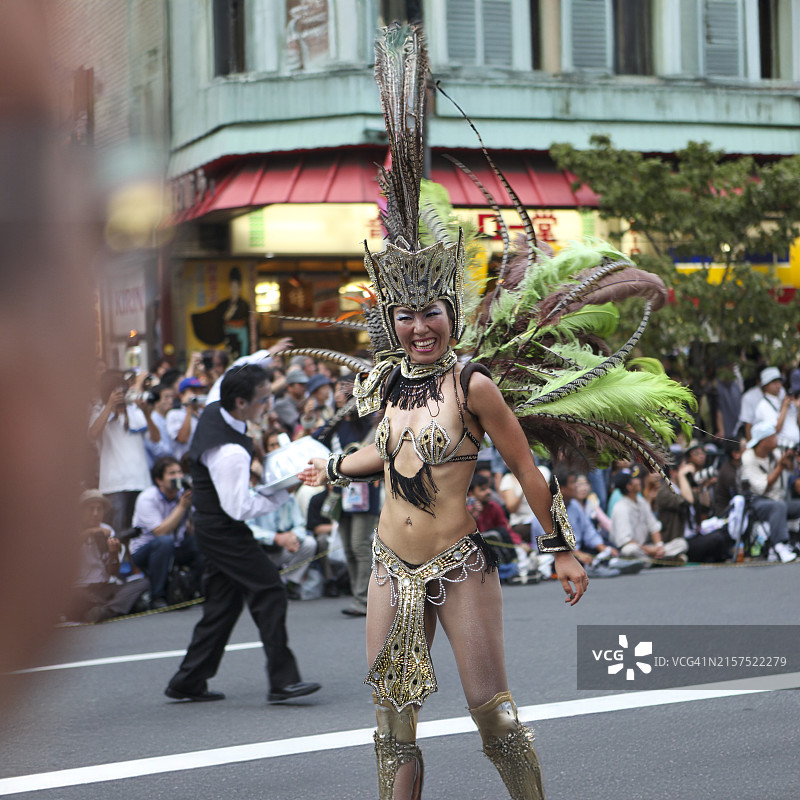 第29届浅草桑巴嘉年华上的热情表演者图片素材