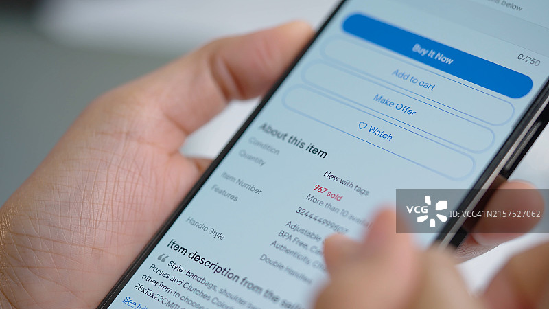 智能手机屏幕上的网上购物图片素材