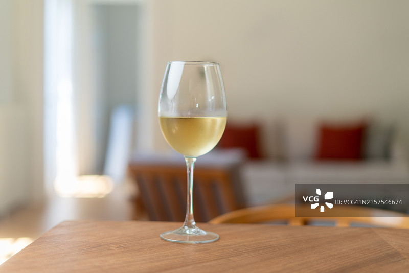 一杯白葡萄酒图片素材