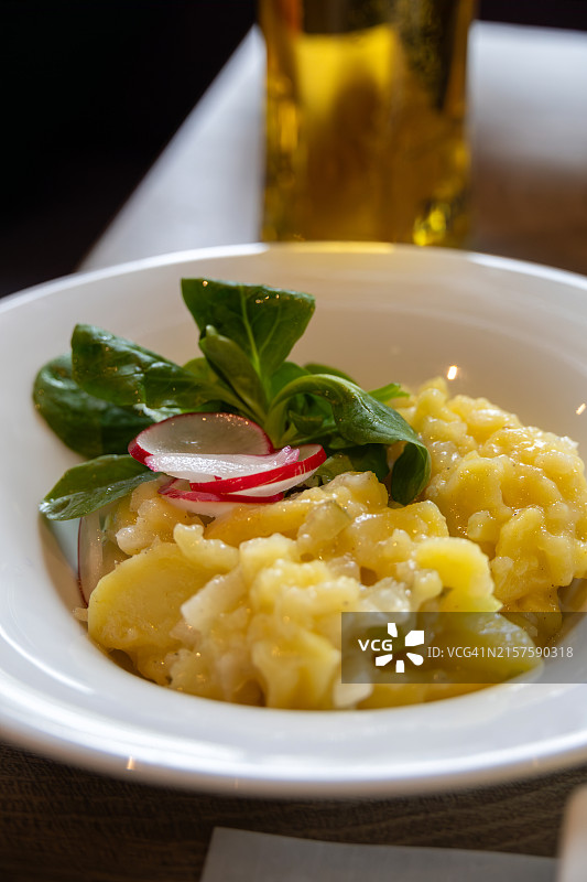 奥地利土豆沙拉与啤酒图片素材