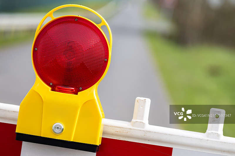 道路封闭红色警示灯图片素材