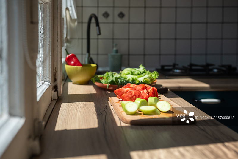 准备烹饪沙拉的蔬菜图片素材