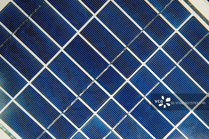 风化的太阳能电池板特写细节图片素材