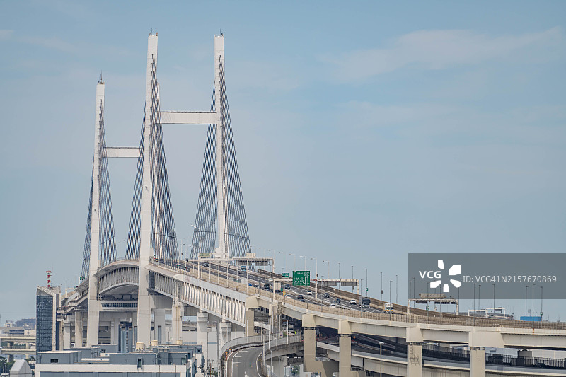 日本横滨市的城市高速公路桥图片素材