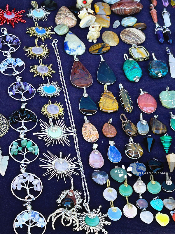 秘鲁库斯科出售的吊坠、饰品和耳环图片素材