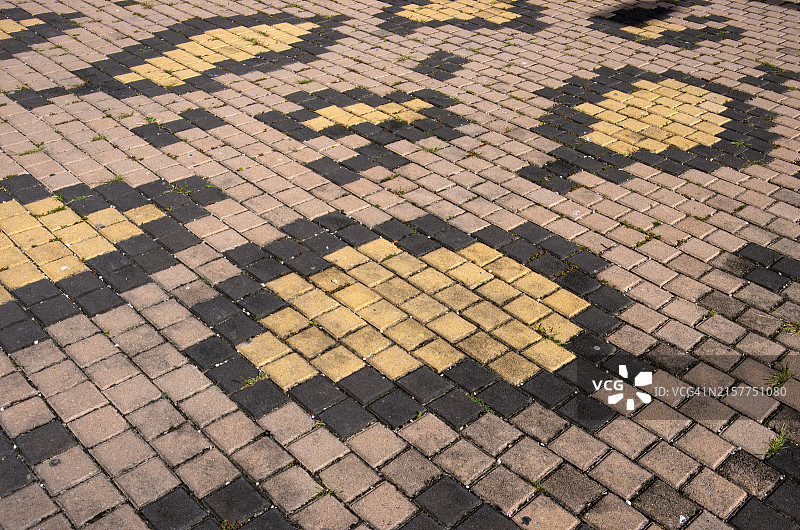 人行道上豹纹图案的铺路石图片素材