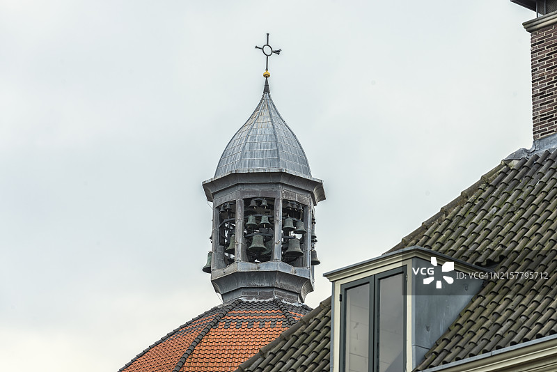 带有教堂屋顶的荷兰老房子城市景观图片素材