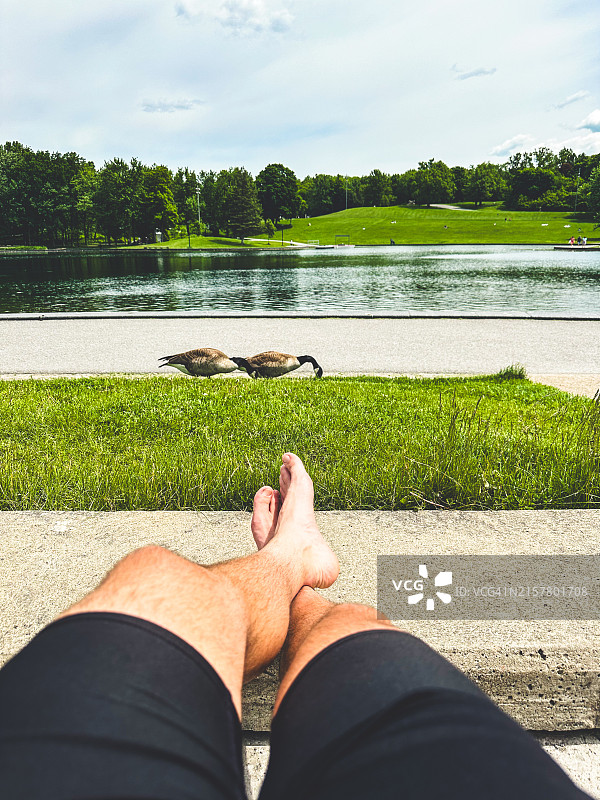 在皇家山拍摄的男子腿部POV视角图片素材