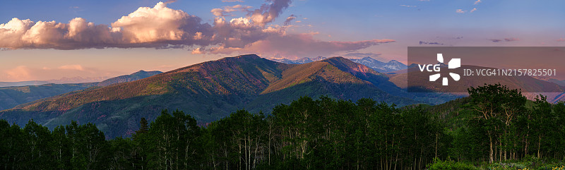 戈尔山脉和萨瓦奇山脉全景图片素材