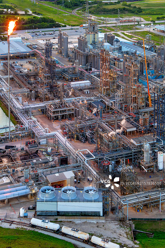 德克萨斯州炼油厂鸟瞰图片素材