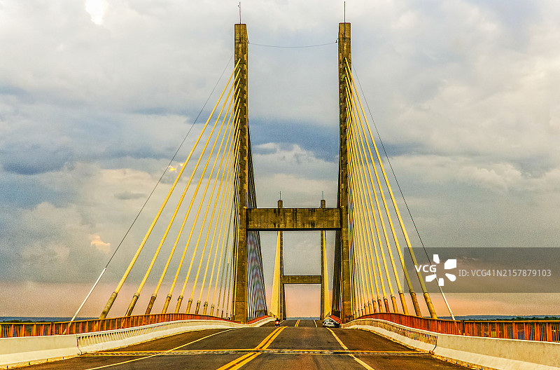 帕拉纳河上的桥图片素材