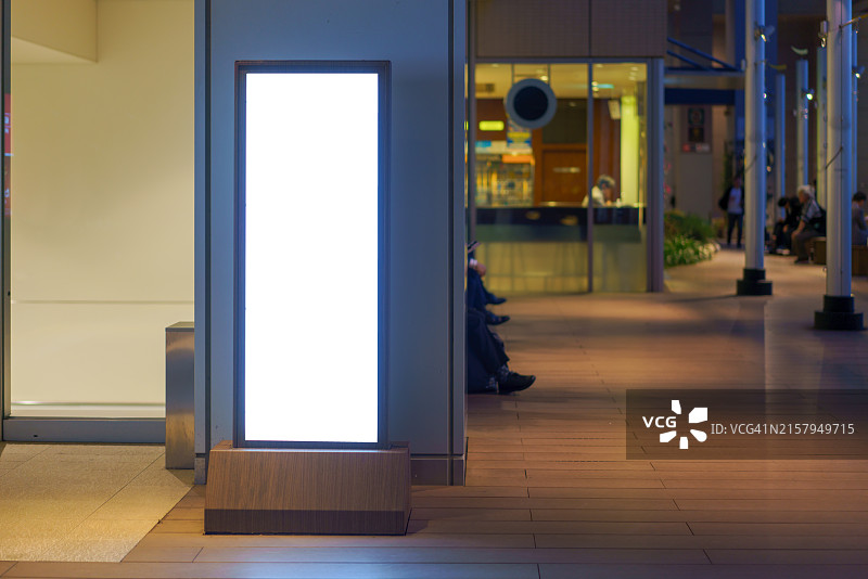 购物中心大型空白广告牌图片素材
