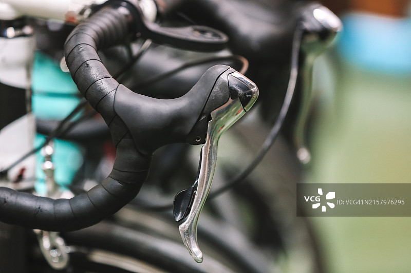 自行车细节：抽象运动背景，车把特写图片素材