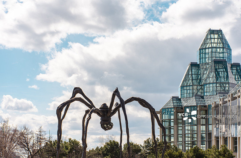 加拿大国家美术馆的大蜘蛛雕塑图片素材