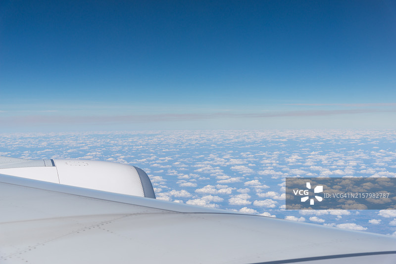 飞机机翼与壮观云景航拍照片图片素材