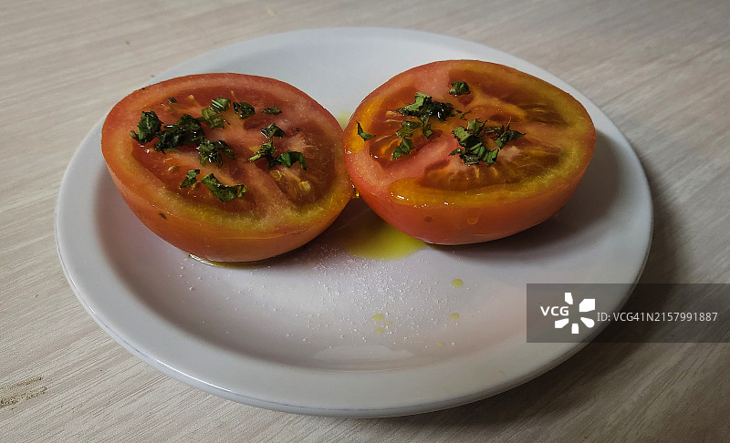 对半切的番茄图片素材