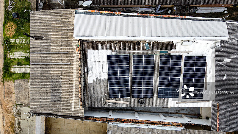 住宅区太阳能电池板高空景观图片素材