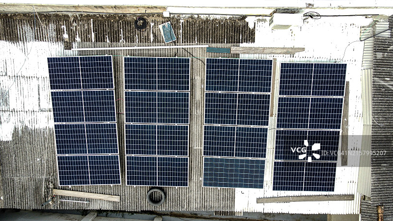 住宅区太阳能电池板高空景观图片素材