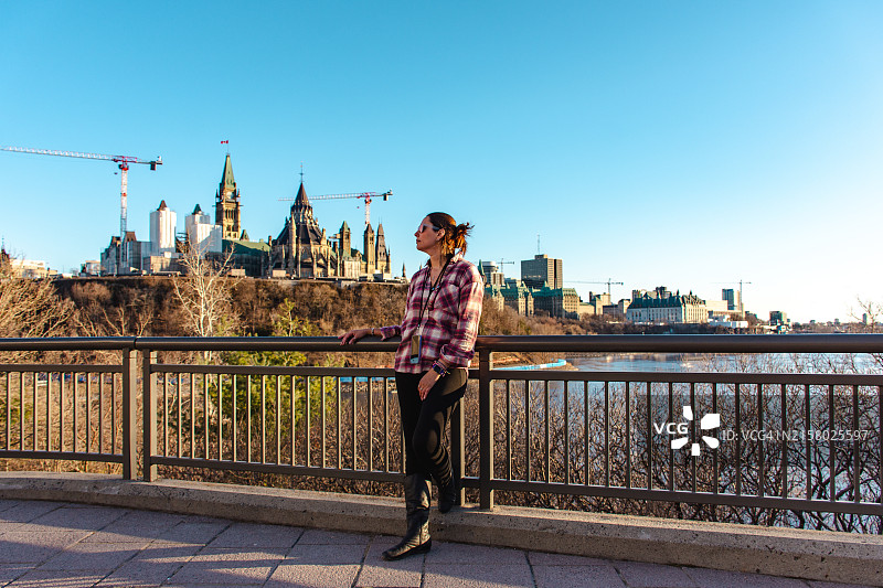 在渥太华少校山公园的女人图片素材