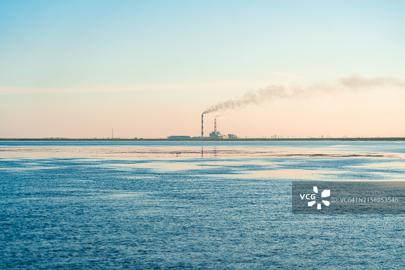 越南日落时分的火力发电站图片素材
