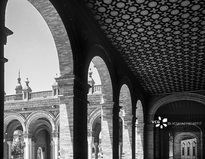 西班牙塞维利亚西班牙广场的柱廊和拱门图片素材