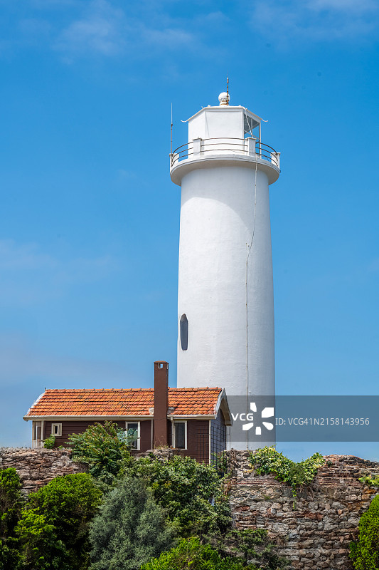 阿纳多卢费内尔灯塔和村庄风光图片素材