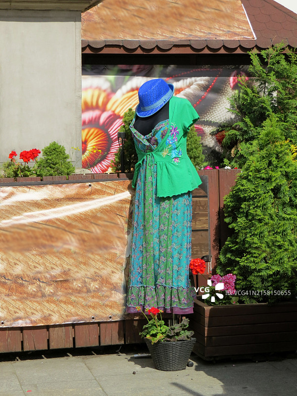 穿着波西米亚风格女装的模特图片素材