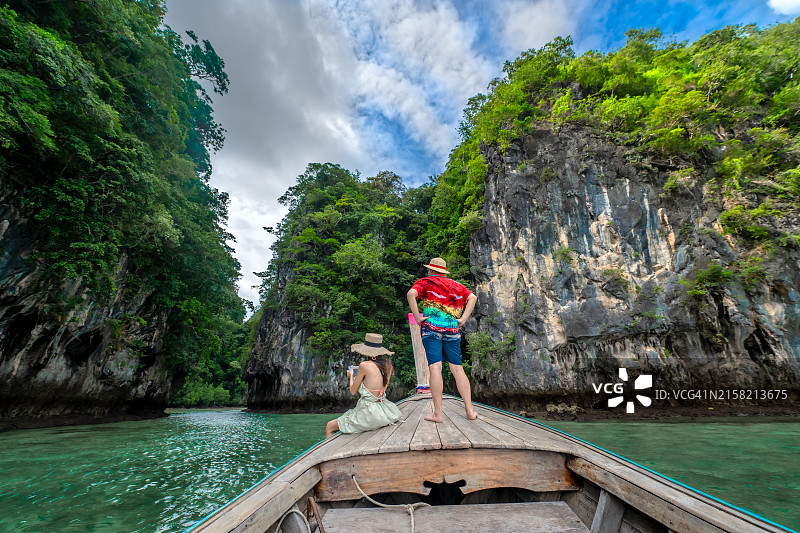旅行中的泻湖图片素材
