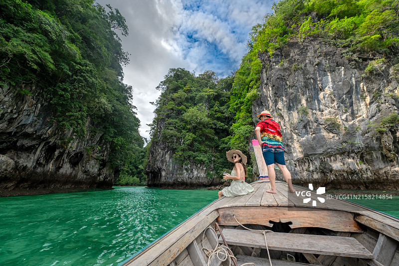 旅行中的泻湖图片素材
