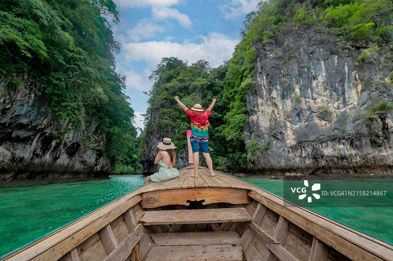 旅行中的泻湖图片素材
