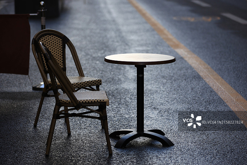 街上的空椅子图片素材