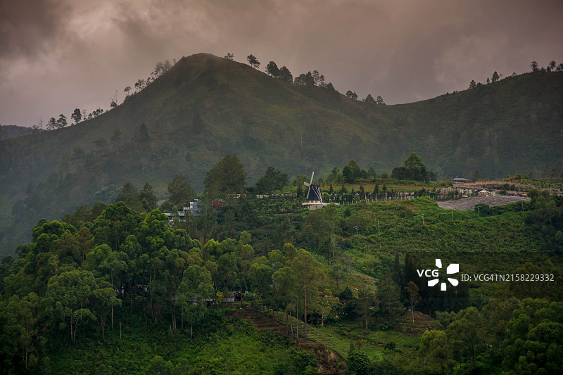 苏门答腊岛多巴湖的壮丽山谷图片素材