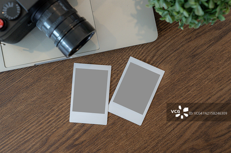 桌子上的相机摄影器材图片素材